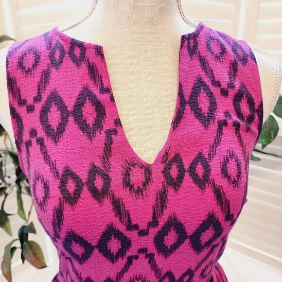 EVERLY V NECK GEOMETRIC FUSIA PINK/BLACK SLEEVELESS SIZE SMALL - Picture 3 of 6